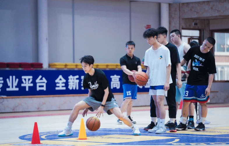 如何安排篮球主力的赛季前训练_0